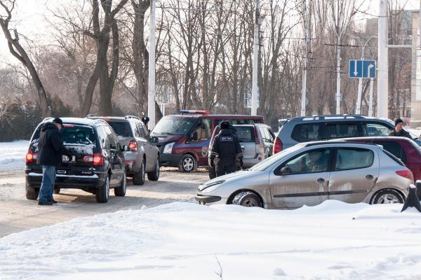 В минувшие сутки из-за непогоды на дорогах произошло восемь аварий