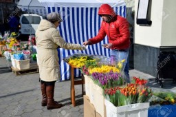 Перед праздниками в Бендерах временно расширят рынок для торговли цветами и сувенирами